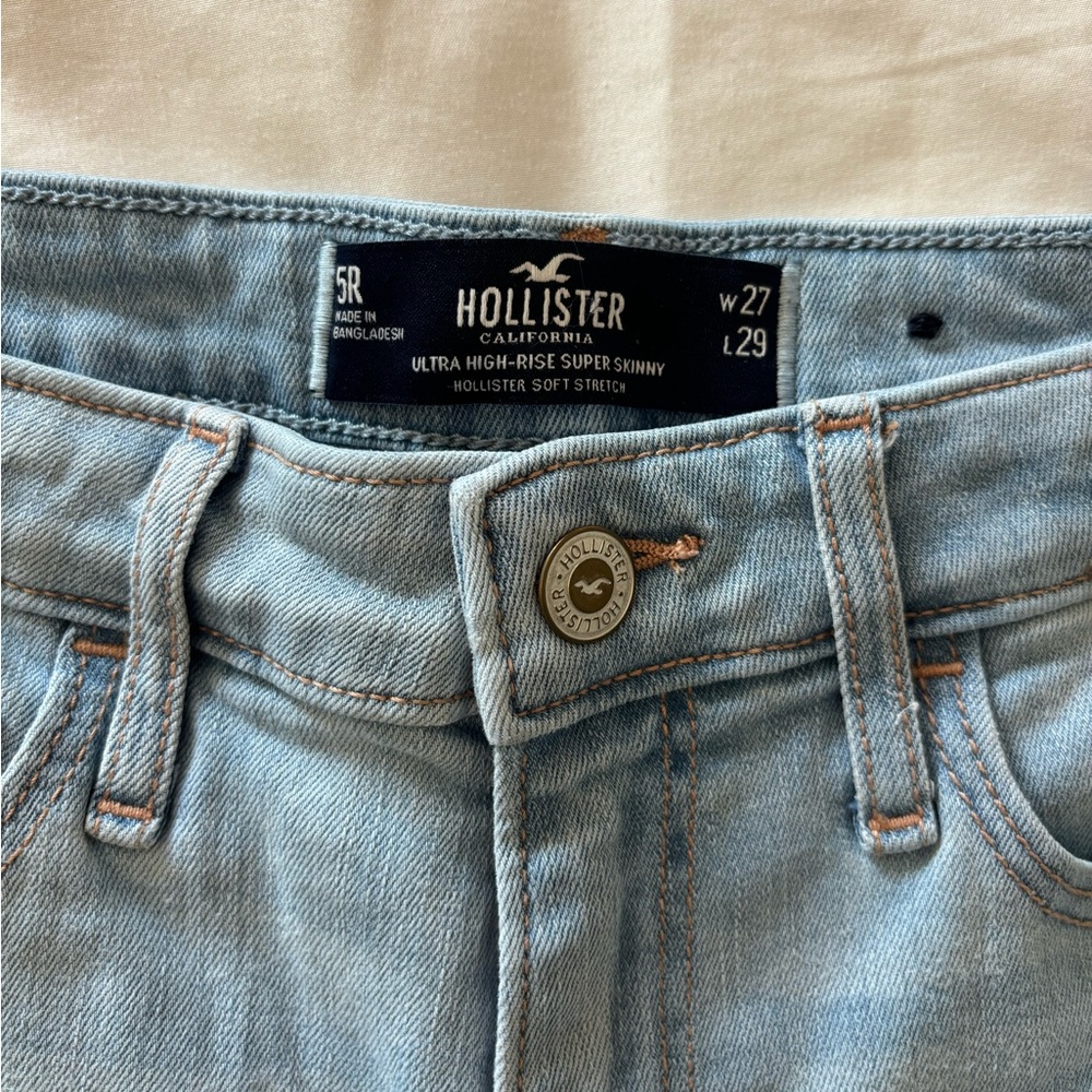 Hollister ultra high rise super skinny Jean. W27, L29.